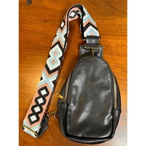 Black Faux Leather Sling Bag Crossbody Chest Bag Woven Guitar Strap Boho‎ EUC